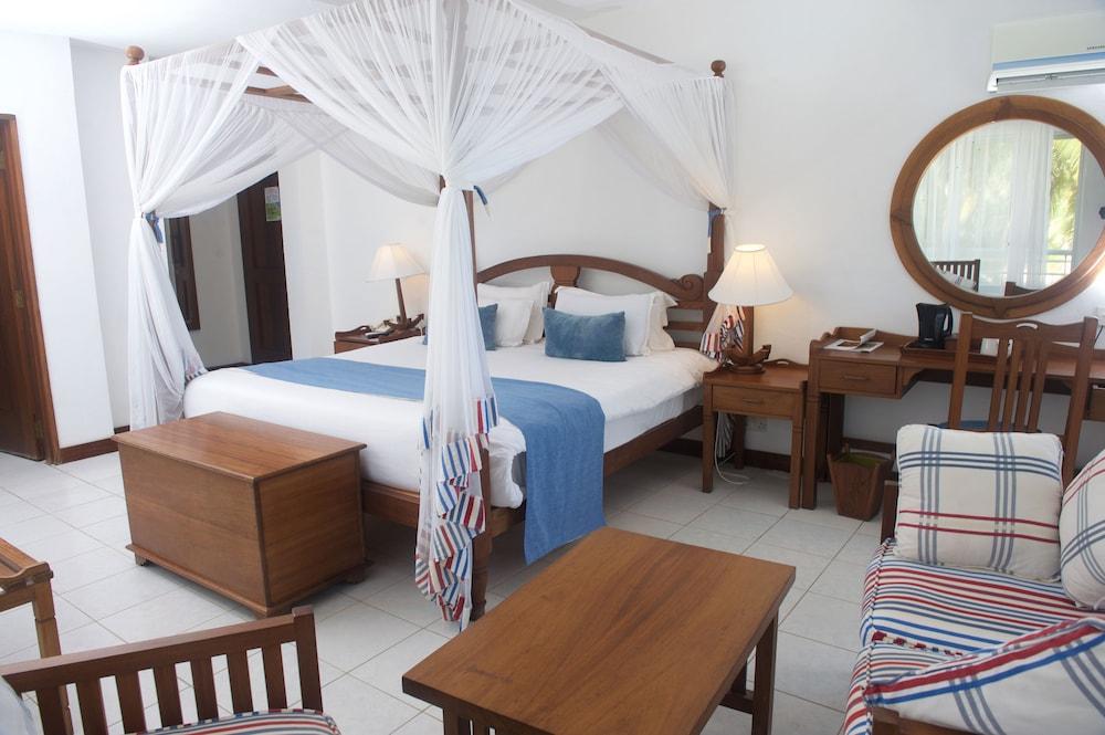 Voyager Beach Resort Mombasa Exterior foto